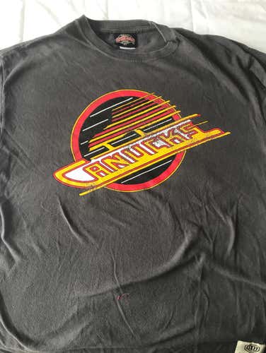 Throw Back Vancouver Canucks T-shirt