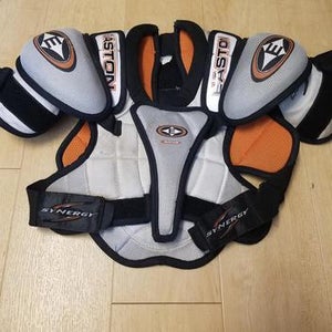 Easton Synergy Shoulder Pads Junior Medium