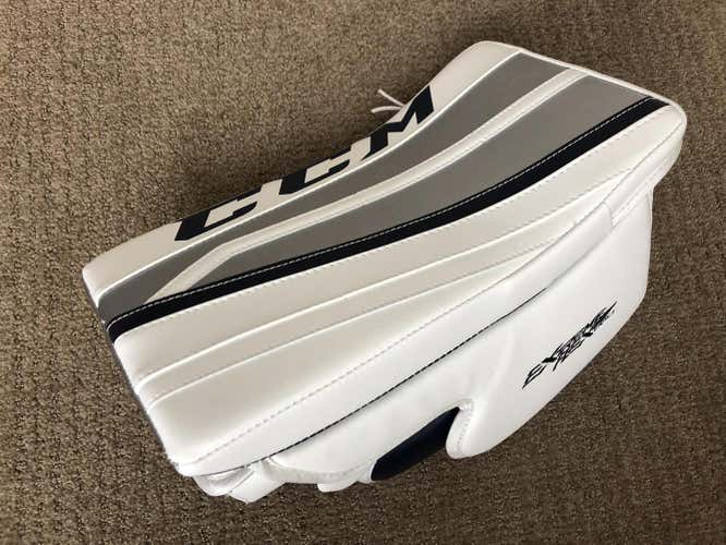 NEW CCM EXTREME FLEX II 860 GOALIE BLOCKER - SENIOR