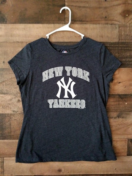 Ladies MLB Baseball NEW YORK YANKEES Silver Glitter Short Sleeve Team Shirt