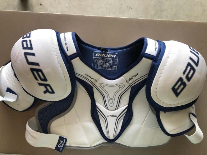 LIkE NEW Bauer Nexus 7000 Shoulder Pads Senior