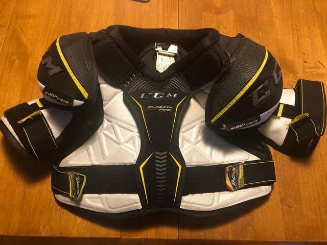 CCM Tacks Classic Pro Shoulder Pads - Junior Medium