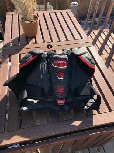 CCM U+ CL  Shoulder Pads Senior Pro Stock