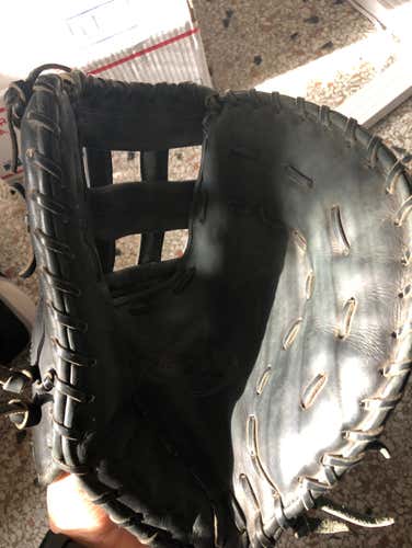 Used Wilson A2000 First Baseball Glove