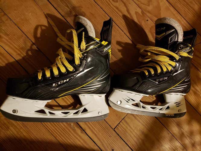 CCM Tacks Vector Plus Skates Size 6