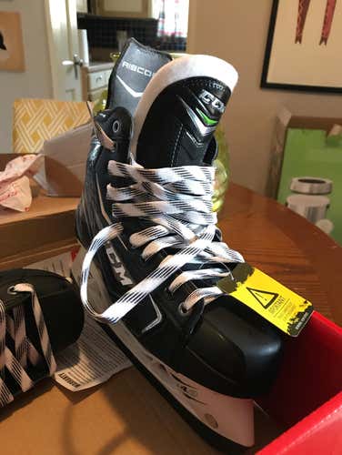 70K RIBCor Sr player skates