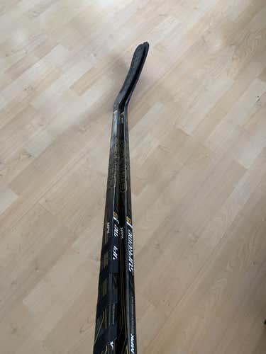 2 Pro stock Bauer Supreme 1S Sticks 87 flex