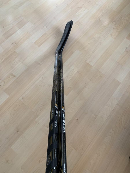 2 Pro stock Bauer Supreme 1S Sticks 87 flex