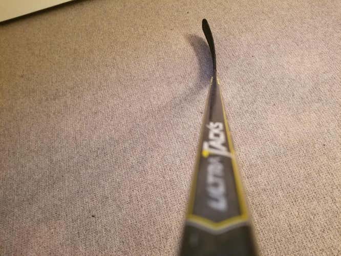 CCM Ultra Tacks Stick Righty Mid Senior