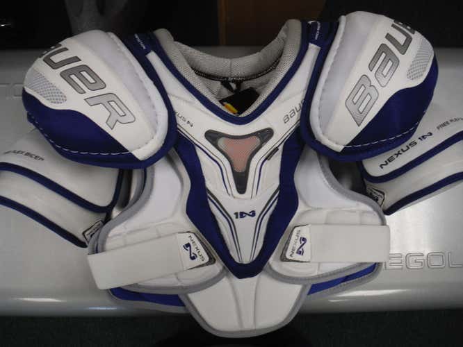 New Bauer Nexus 1N Shoulder Pads Senior Medium