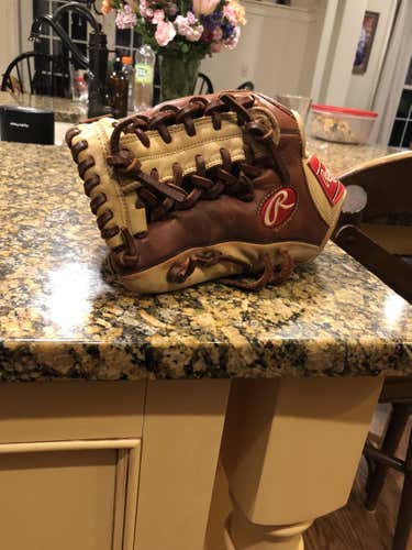 Rawlings Gold Glove Elite Glove