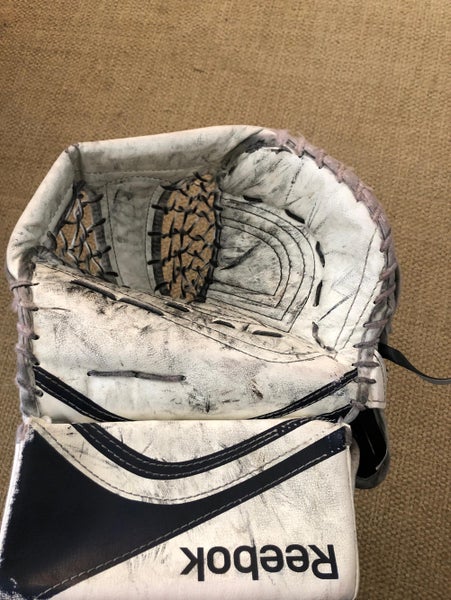 Used Reebok XT 24 Jr. Goalie Glove
