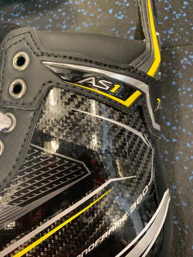 Used Nikita Zaitsev Toronto Maple Leafs 6.5e CCM Super Tack As1 Stock Skates