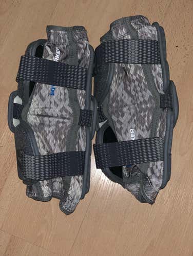 Adidas Berserker Arm Guards Size Large