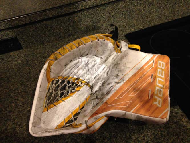 Bauer Supreme 1S Goalie Glove Regular Senior