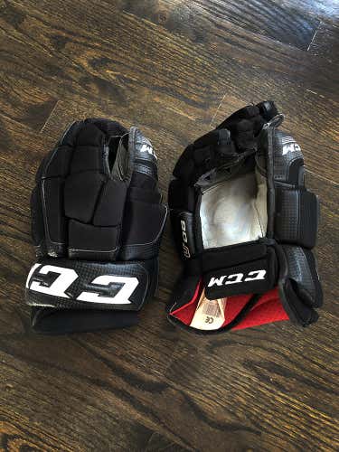 CCM U+8 Gloves Senior