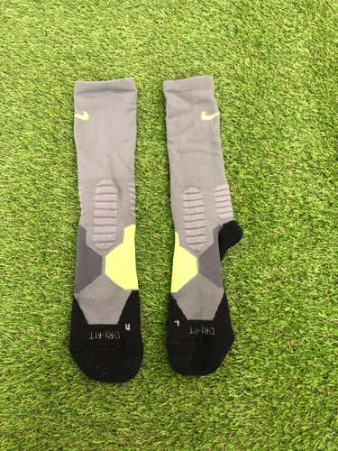 Men’s 9-12 Nike Elite Athletic Socks Green Grey