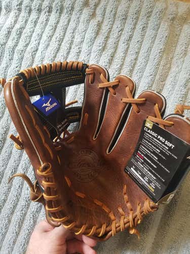 New Mizuno Classic Pro Soft Glove