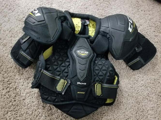 CCM Tacks 6052 Shoulder Pads Jr Large   ** Will trade for size medium **
