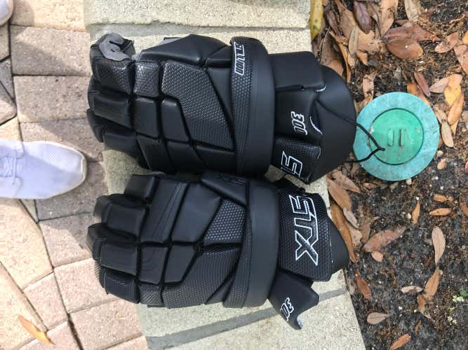 Unused STX Stallion 300 10” Gloves