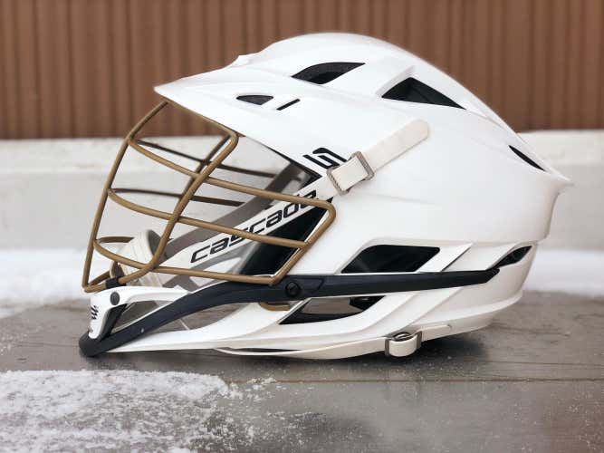 White Cascade S Helmet (EXCELLENT CONDITION)