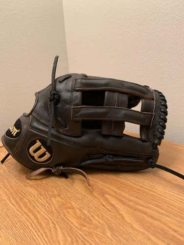 Wilson A2000 12.75 Baseball Glove
