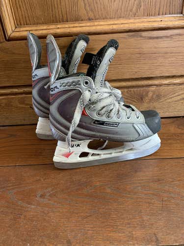 Bauer Vapor xxx Goalie Skates Junior Size 2
