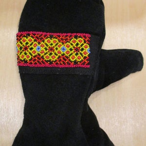 New Astis Mitten Black Medium with Beadwork