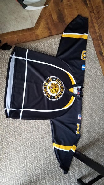 Like new, dark and light Jersey set. Large