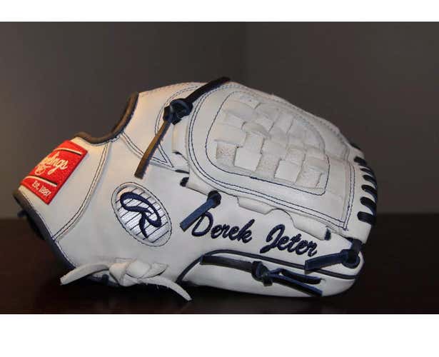 *RARE* Rawlings Derek Jeter Final Season