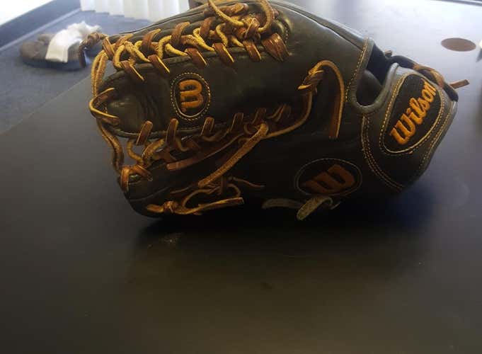 Wilson A20002DK0TIF Glove