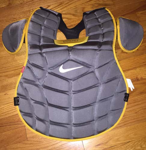 Nike DE3539 Catcher’s Chest Protector