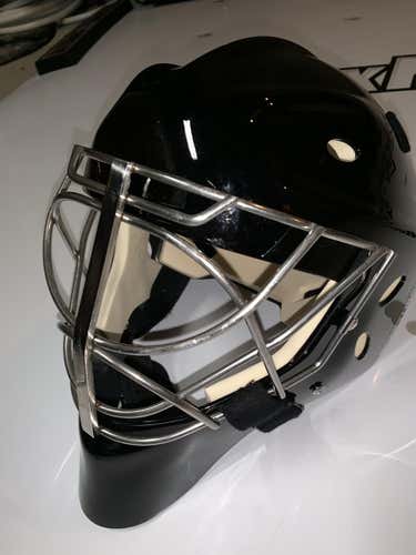 New Sportmask X8  Goalie Mask Senior Medium 2 cages