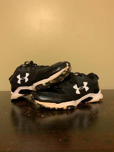 Under Armour Turfs Size 10 NEED GONE