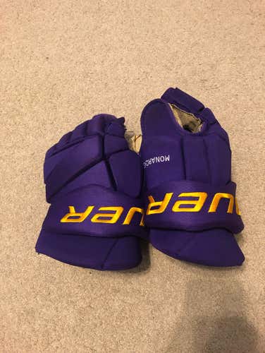 New Hampshire Jr. Monarchs Bauer Vapor 15” Team Gloves