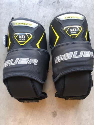 Bauer Supreme MaxSO23 Knee Guards.