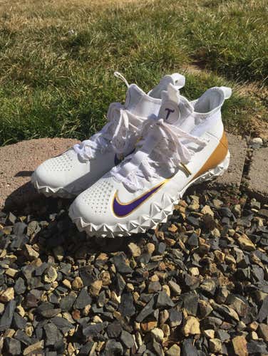 LIKE NEW LIMITED NIKE HUARACHE TURF SHOES