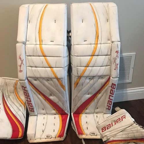 Pro Stock Custom Bauer Rx10 goalie set pads, glove and blocker (NCAA Ferris State)