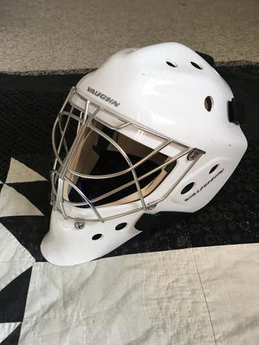 Vaughn VM7700 Goalie Mask Senior