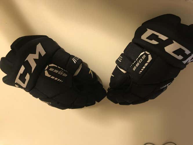 CCM Tacks 6052 Gloves Senior