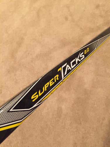 CCM RH P28 (BRAND NEW) PRO STOCK 75 FLEX SUPER TACKS 2.0 STICK