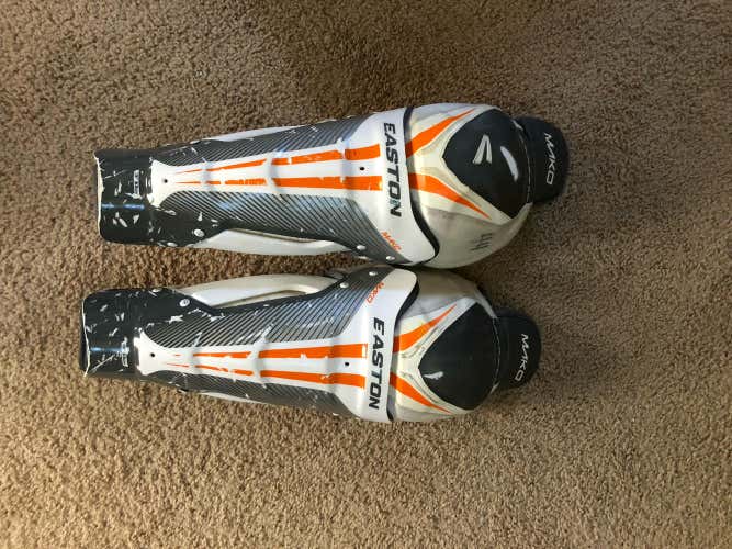 Easton Mako Shin Pads