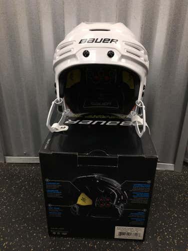 New Bauer Re-akt 75 Hockey Helmet Medium