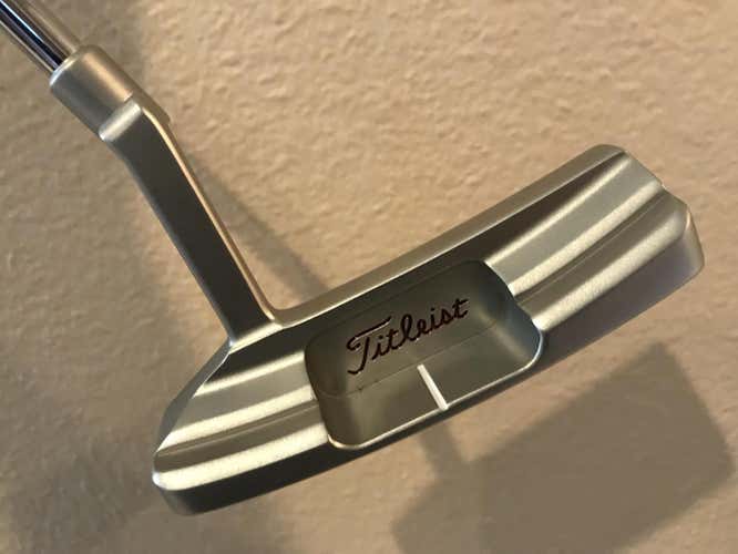Titleist Scotty Cameron California Monterey 35-inch putter