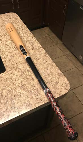 OFFER:AXE Bat Pro Maple 271
