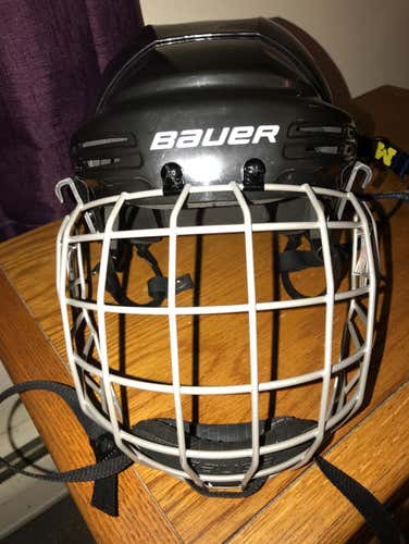 Bauer True Vision Hockey Helmet Size Medium