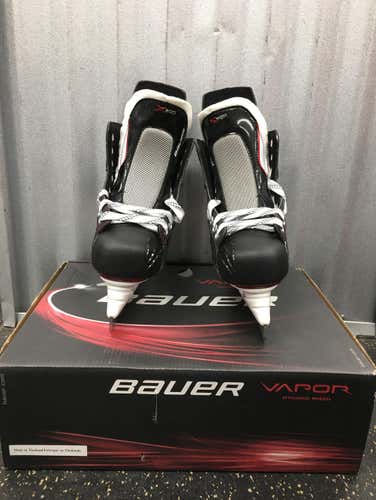 New Bauer Vapor X500 Hockey Skates size 2