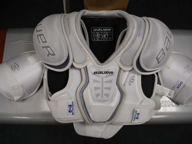 New Bauer Nexus 600 Shoulder Pads Senior Large