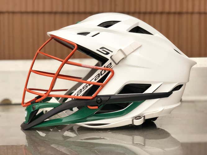 White Cascade S Helmet (EXCELLENT CONDITION)