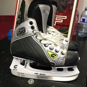New Graf Supra 502 Skates Junior Size 4.5